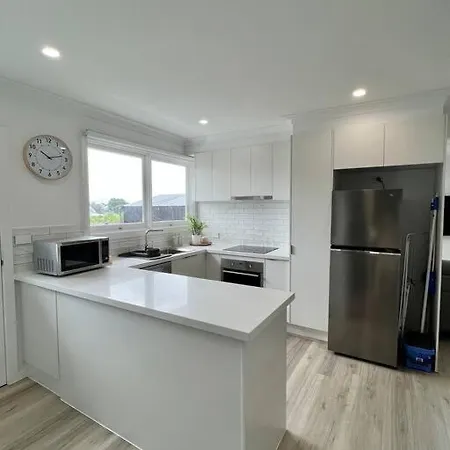 Pet Friendly, Family Home Close To Town Cowes Exterior photo