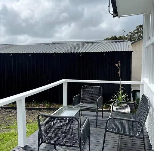 Pet Friendly, Family Home Close To Town